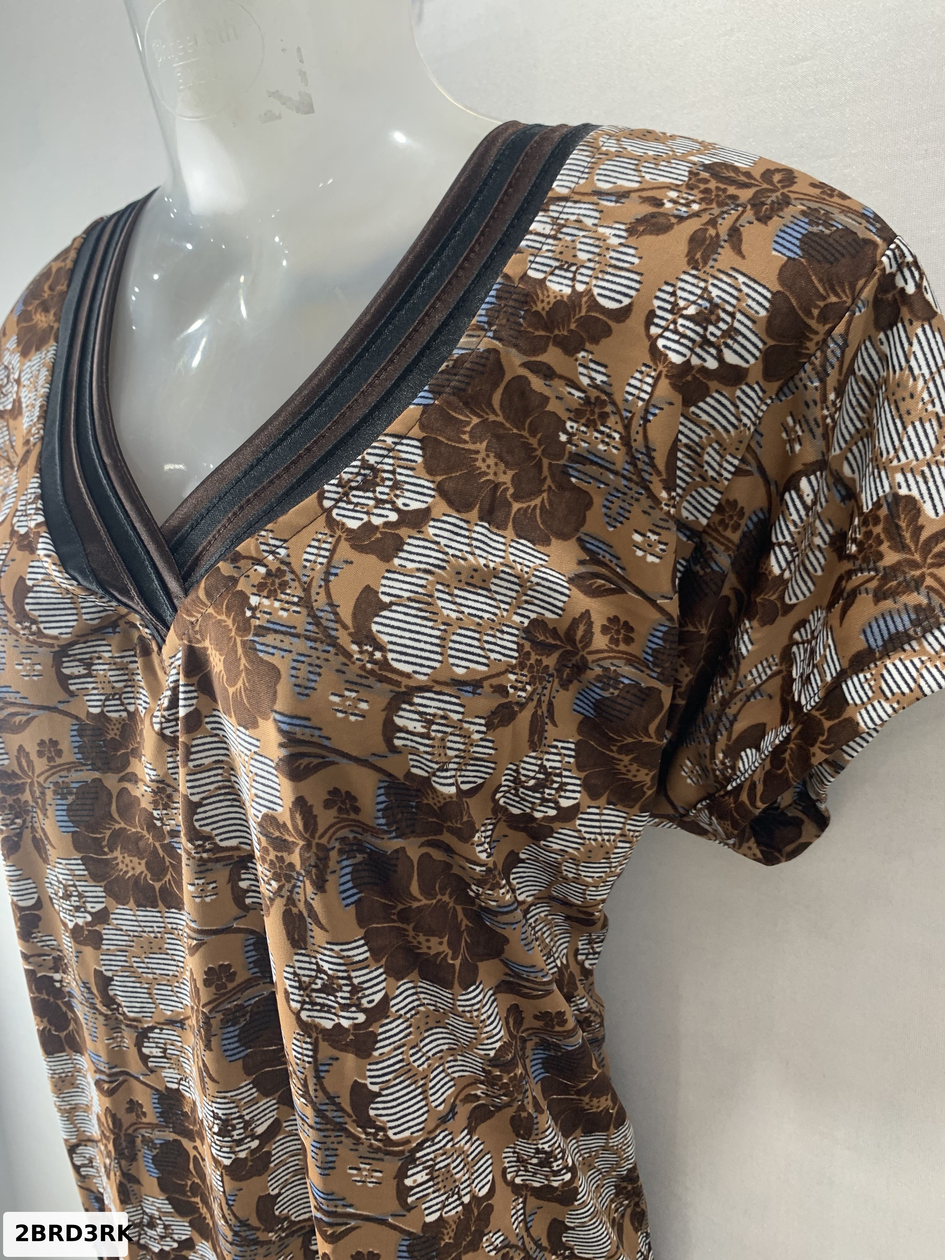 Malai Sareena Fancy Neck Nighty